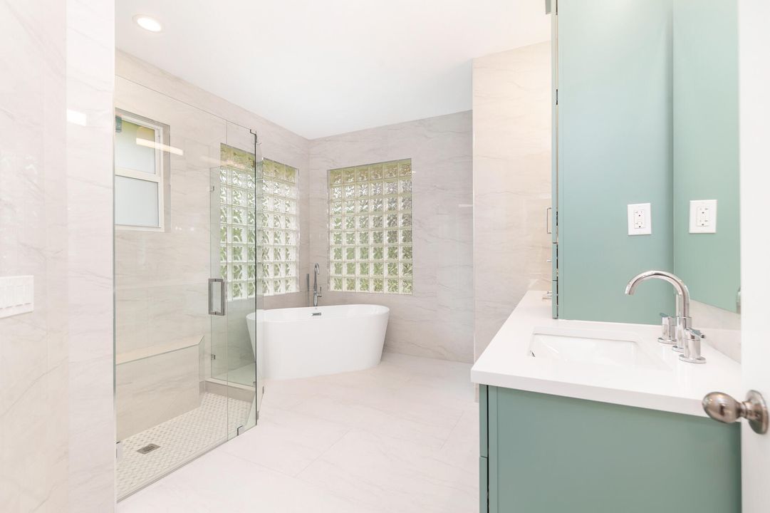 待售: $2,500,000 (4 贝兹, 3 浴室, 2733 平方英尺)