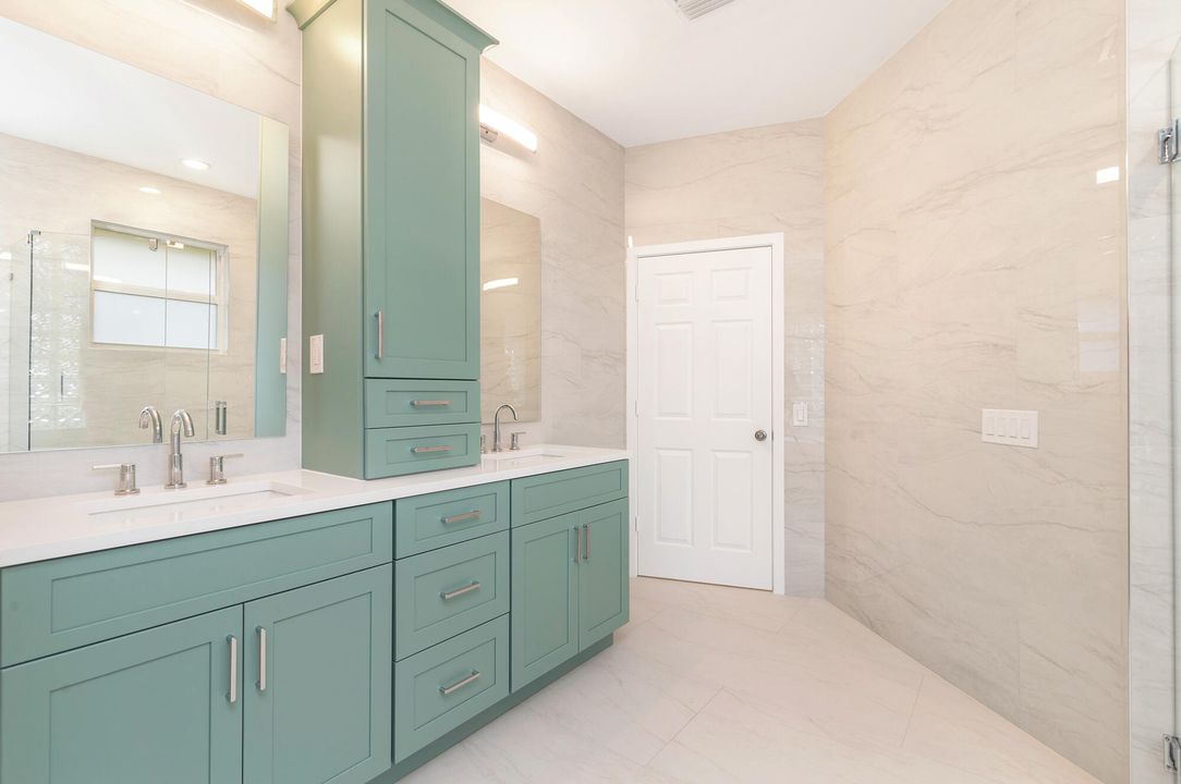 待售: $2,500,000 (4 贝兹, 3 浴室, 2733 平方英尺)