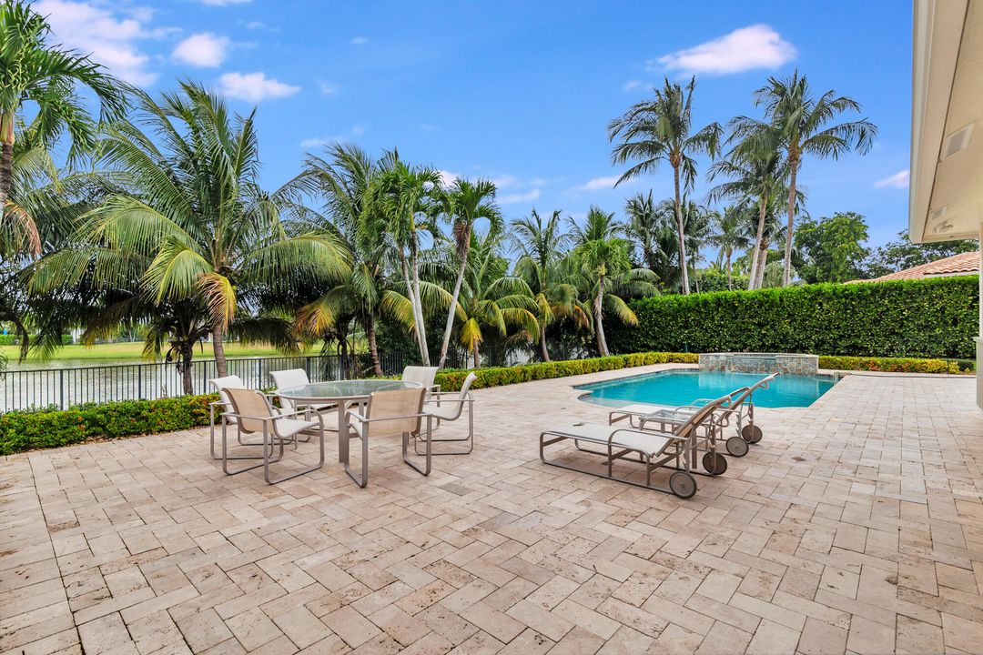 待售: $2,500,000 (4 贝兹, 3 浴室, 2733 平方英尺)