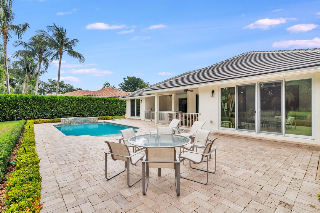 待售: $2,500,000 (4 贝兹, 3 浴室, 2733 平方英尺)