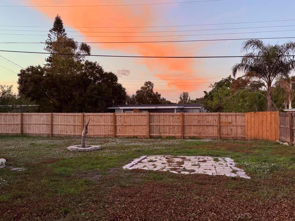 For Sale: $343,000 (3 beds, 1 baths, 960 Square Feet)