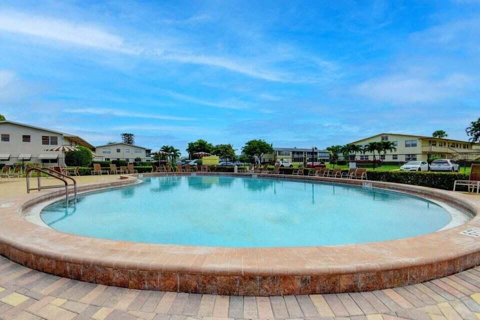 На продажу: $95,000 (1 спален, 1 ванн, 646 Квадратных фут)