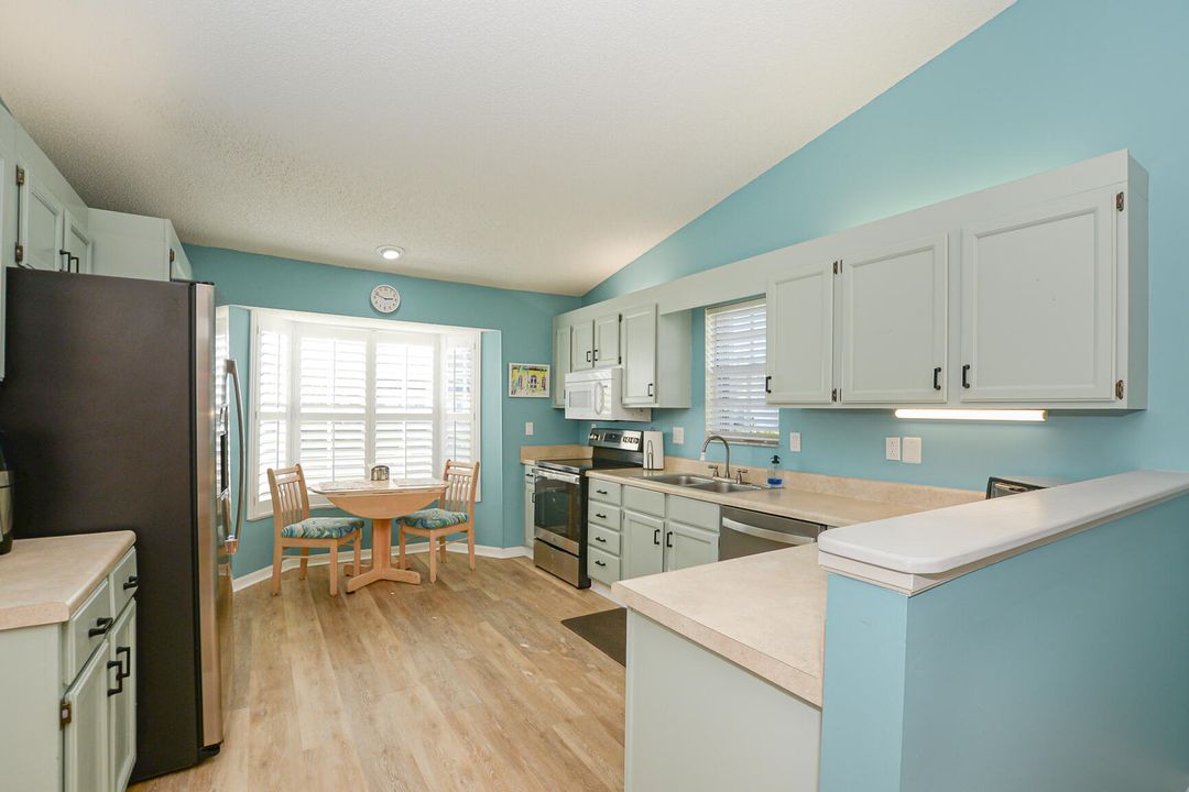 For Sale: $255,000 (2 beds, 2 baths, 1363 Square Feet)