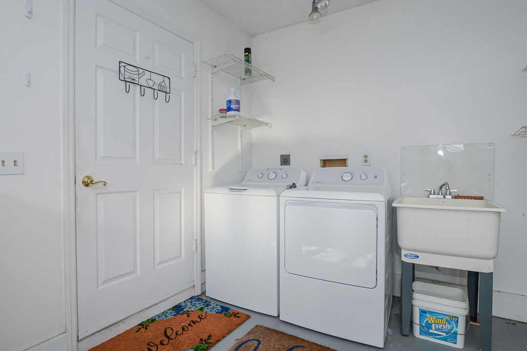For Sale: $255,000 (2 beds, 2 baths, 1363 Square Feet)