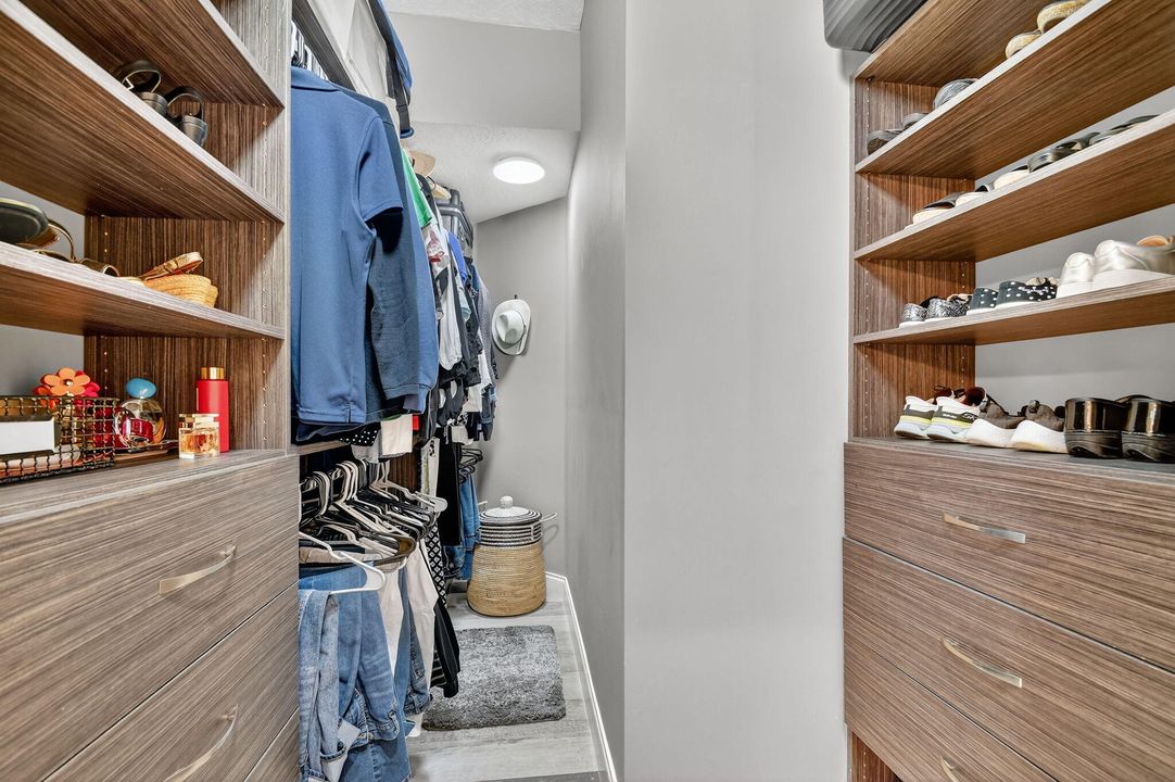 For Sale: $525,000 (3 beds, 3 baths, 2116 Square Feet)