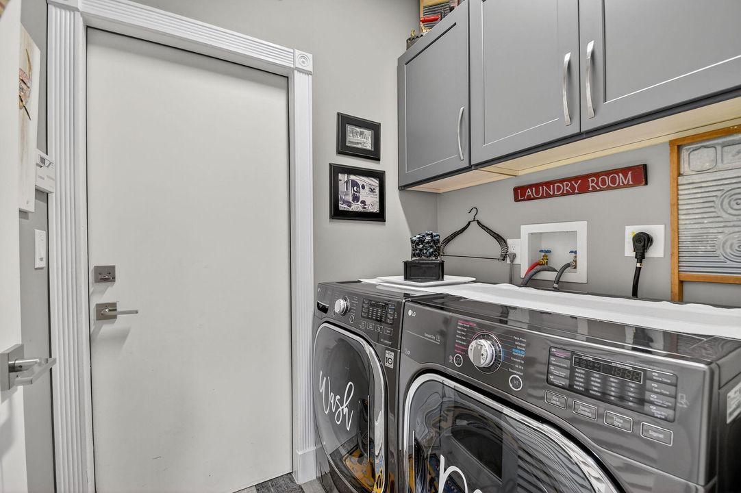 For Sale: $525,000 (3 beds, 3 baths, 2116 Square Feet)