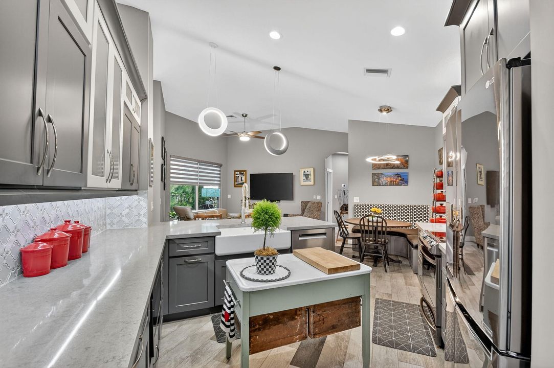 For Sale: $525,000 (3 beds, 3 baths, 2116 Square Feet)