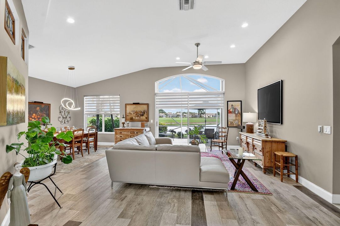 For Sale: $525,000 (3 beds, 3 baths, 2116 Square Feet)