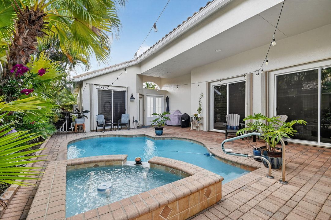 For Sale: $525,000 (3 beds, 3 baths, 2116 Square Feet)