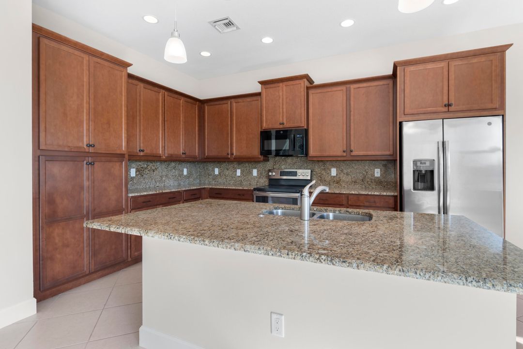 待售: $679,000 (4 贝兹, 3 浴室, 2165 平方英尺)