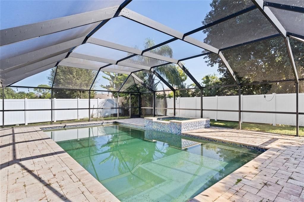 For Sale: $484,900 (4 beds, 2 baths, 1998 Square Feet)