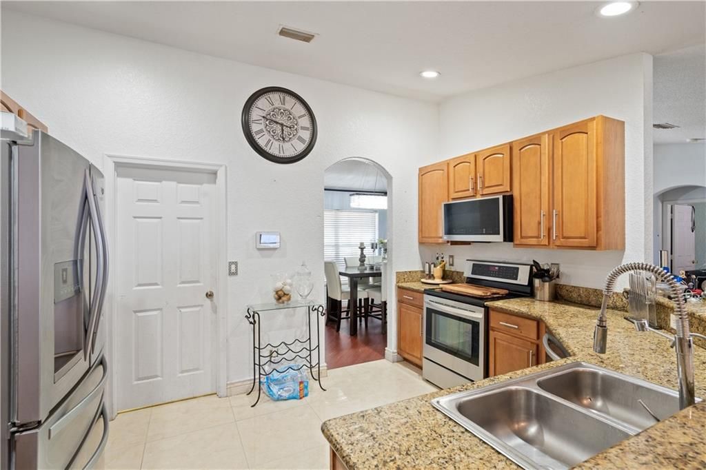 For Sale: $484,900 (4 beds, 2 baths, 1998 Square Feet)