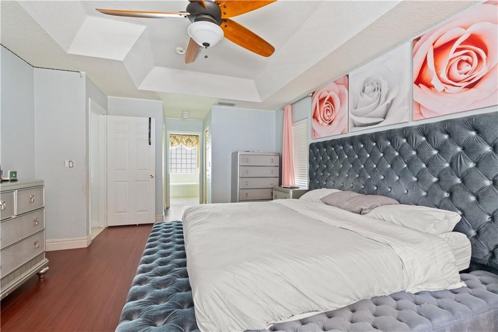 For Sale: $484,900 (4 beds, 2 baths, 1998 Square Feet)