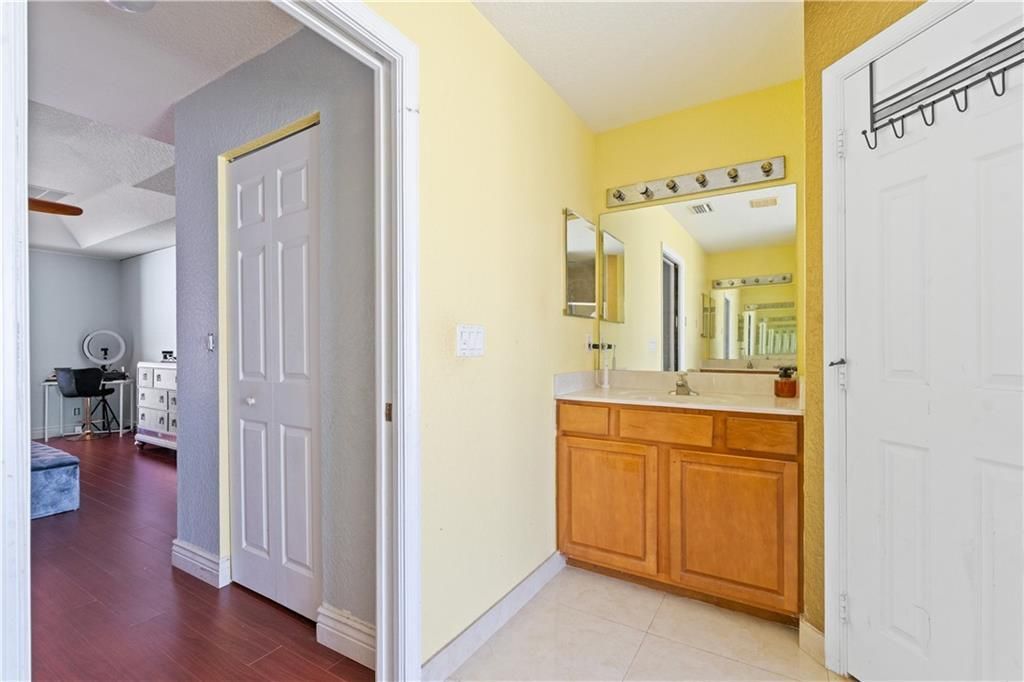 For Sale: $484,900 (4 beds, 2 baths, 1998 Square Feet)