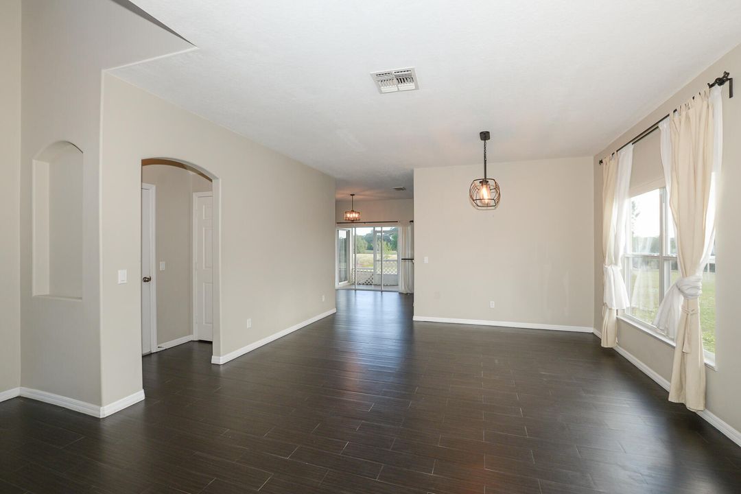 For Sale: $525,000 (4 beds, 3 baths, 2727 Square Feet)