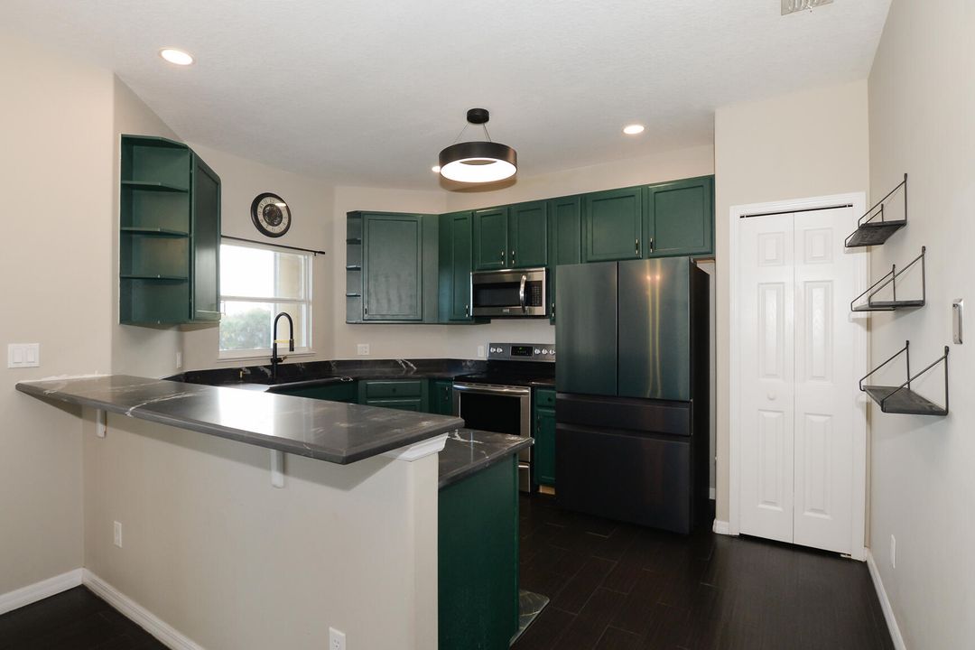 For Sale: $525,000 (4 beds, 3 baths, 2727 Square Feet)