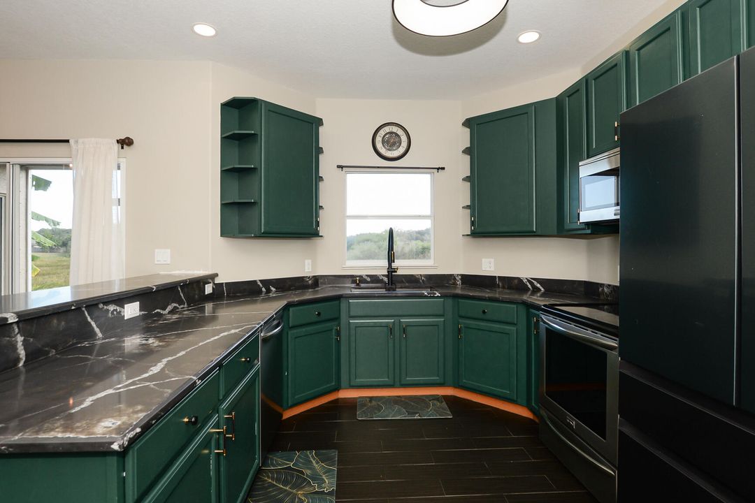 For Sale: $525,000 (4 beds, 3 baths, 2727 Square Feet)