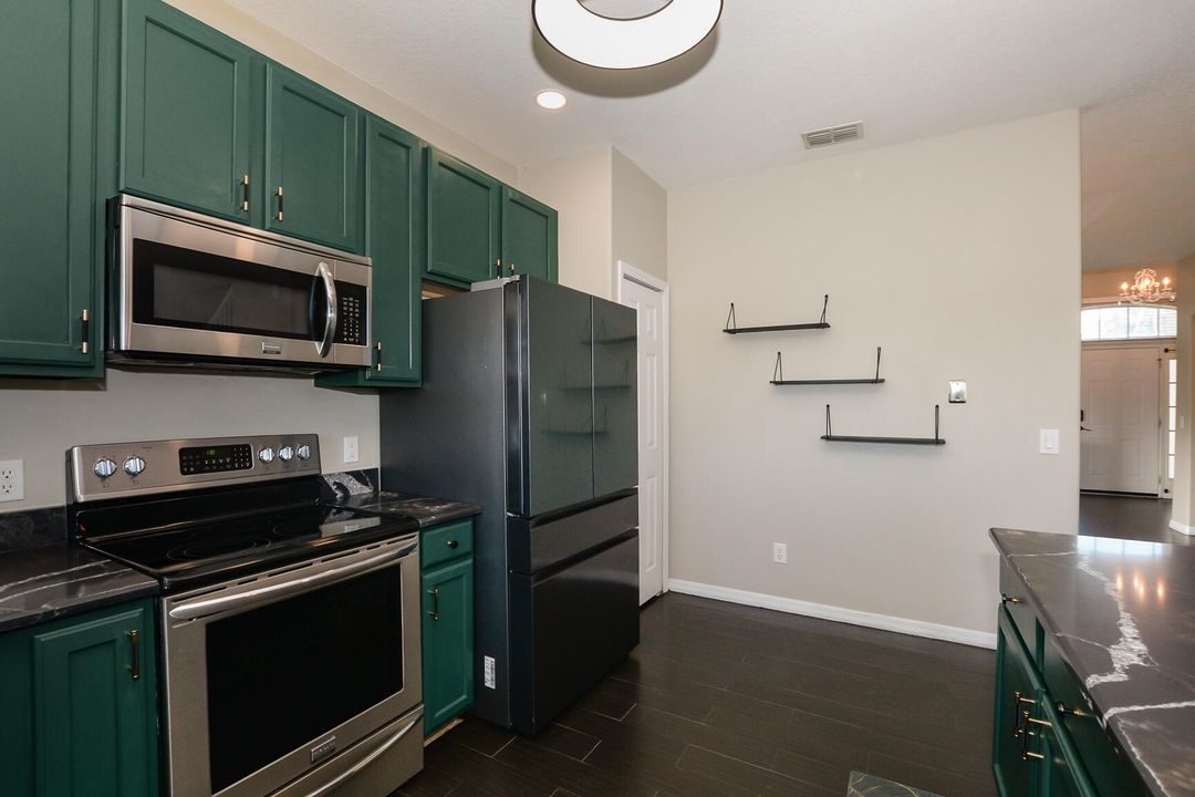 For Sale: $525,000 (4 beds, 3 baths, 2727 Square Feet)