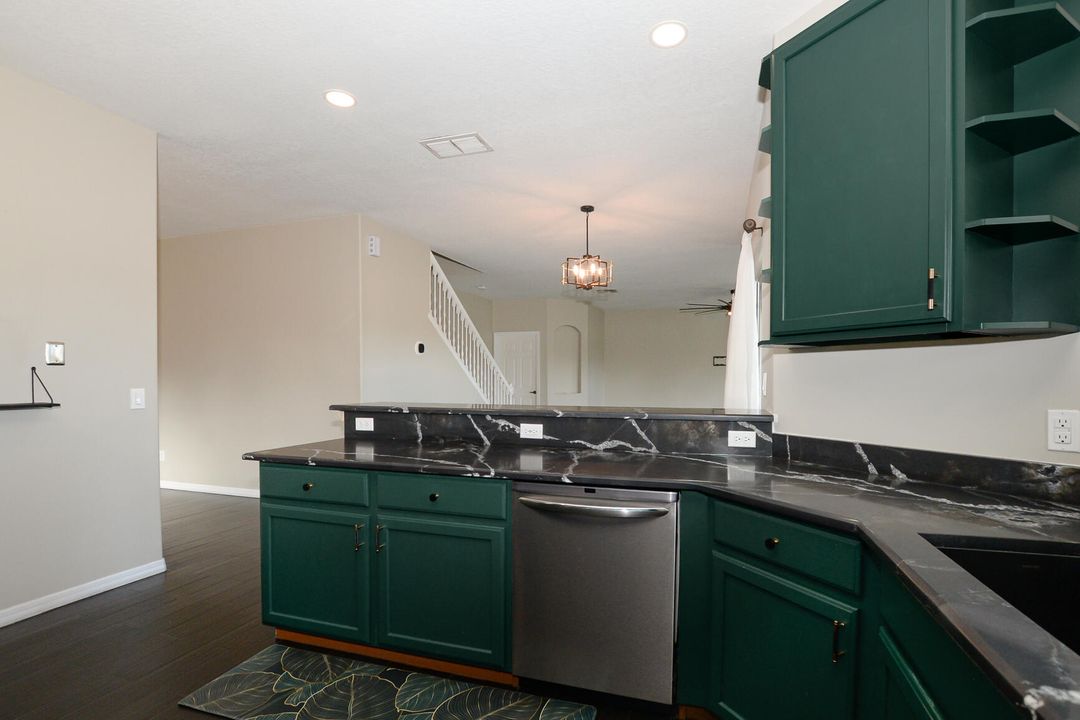 For Sale: $525,000 (4 beds, 3 baths, 2727 Square Feet)