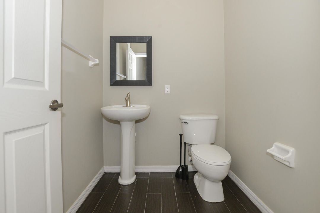 For Sale: $525,000 (4 beds, 3 baths, 2727 Square Feet)