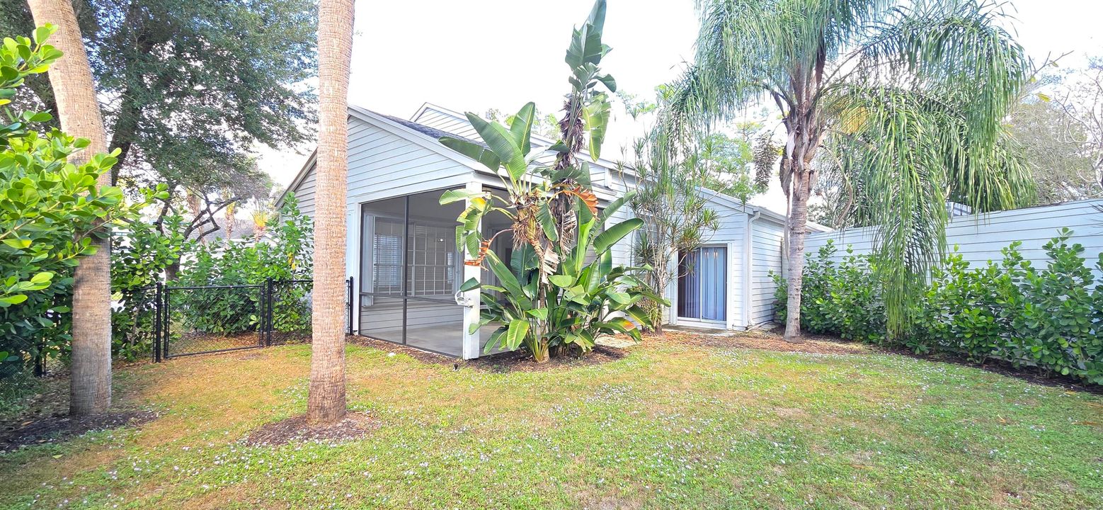 For Rent: $3,600 (3 beds, 2 baths, 1566 Square Feet)