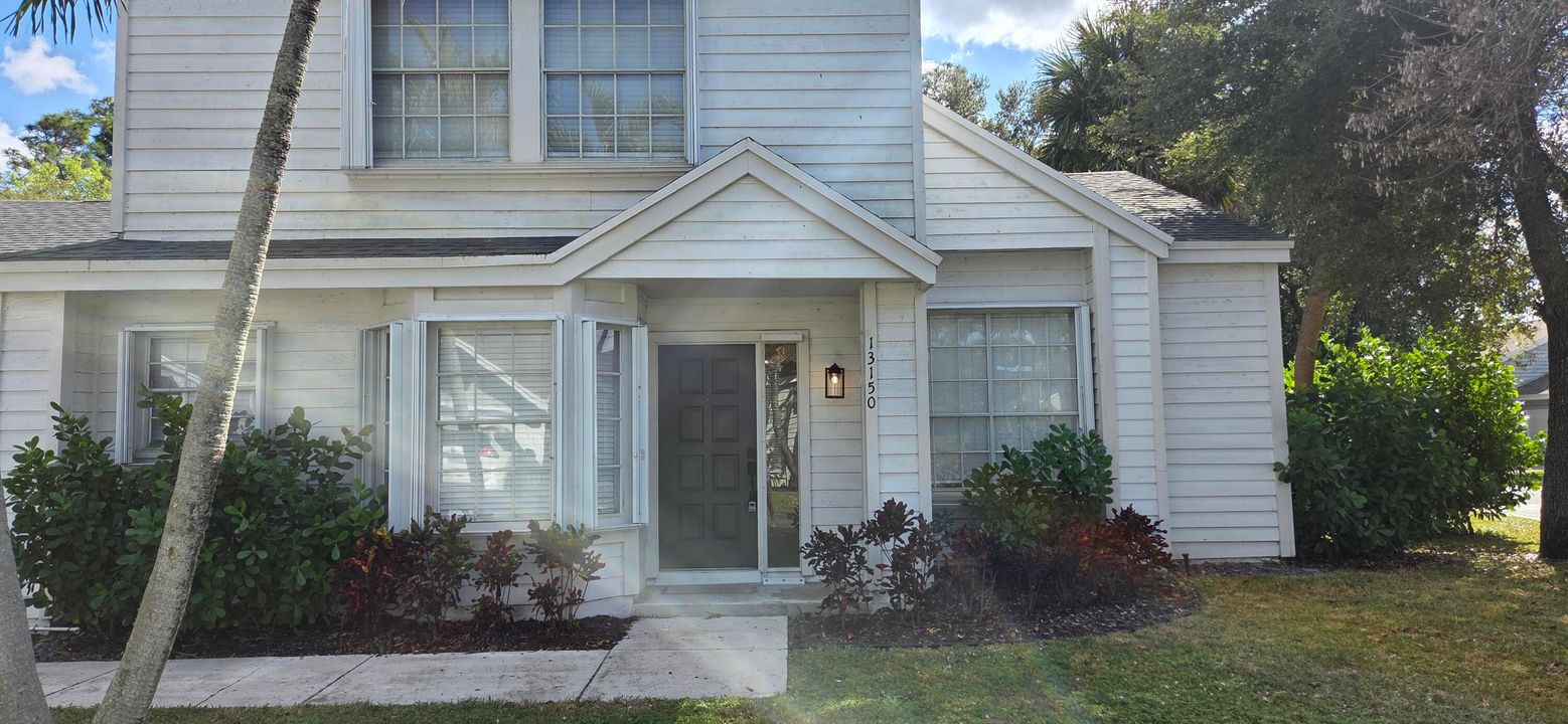 For Rent: $3,600 (3 beds, 2 baths, 1566 Square Feet)