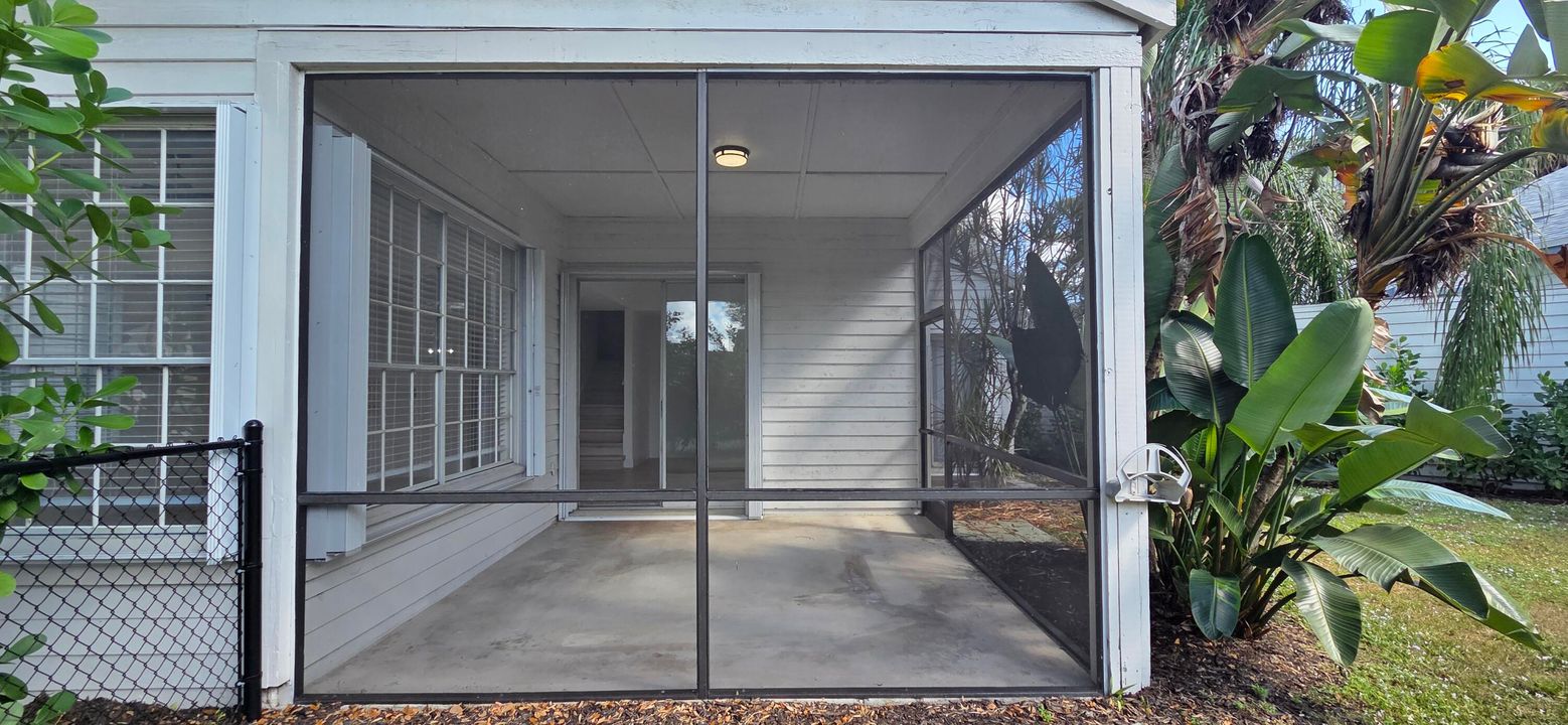 For Rent: $3,600 (3 beds, 2 baths, 1566 Square Feet)