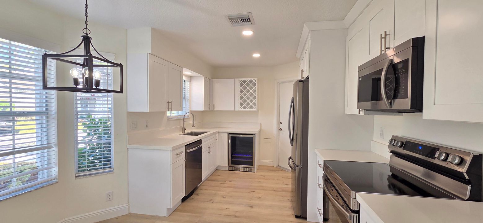 For Rent: $3,600 (3 beds, 2 baths, 1566 Square Feet)