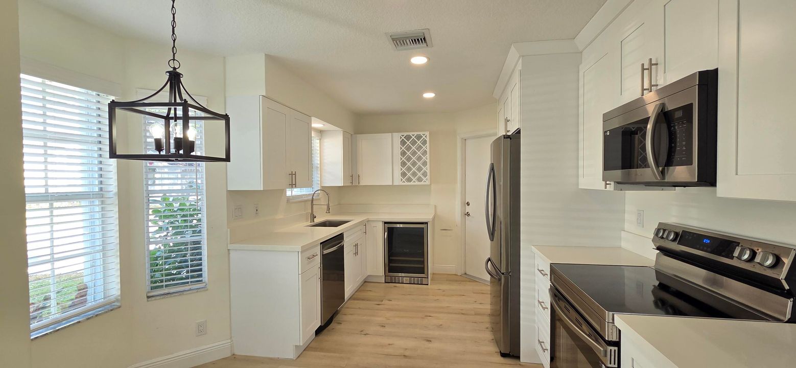 For Rent: $3,600 (3 beds, 2 baths, 1566 Square Feet)