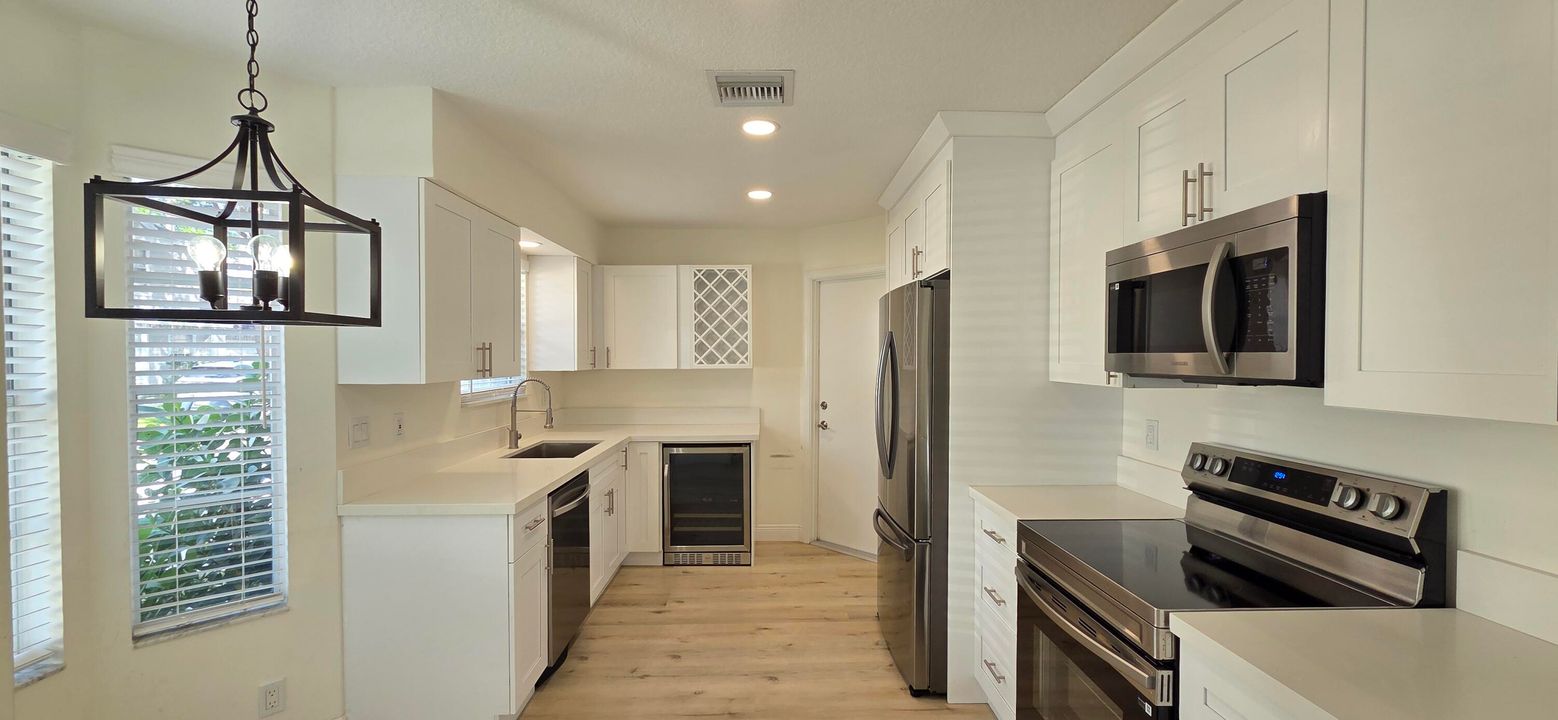 For Rent: $3,600 (3 beds, 2 baths, 1566 Square Feet)