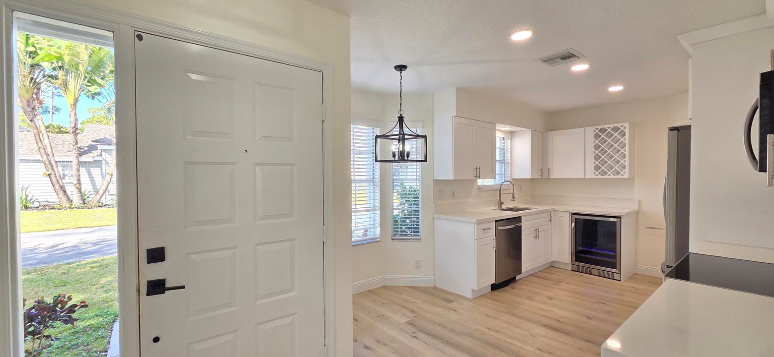 For Rent: $3,600 (3 beds, 2 baths, 1566 Square Feet)