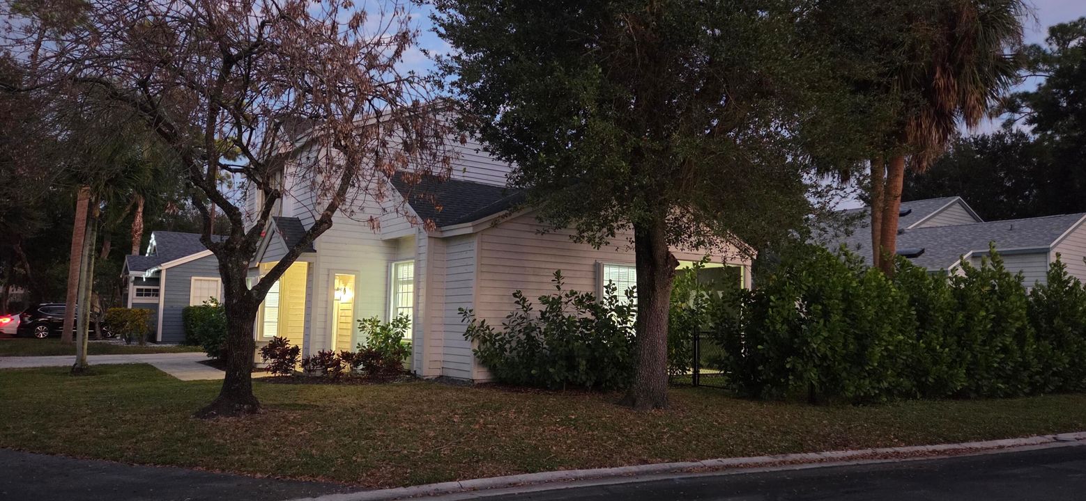 For Rent: $3,600 (3 beds, 2 baths, 1566 Square Feet)