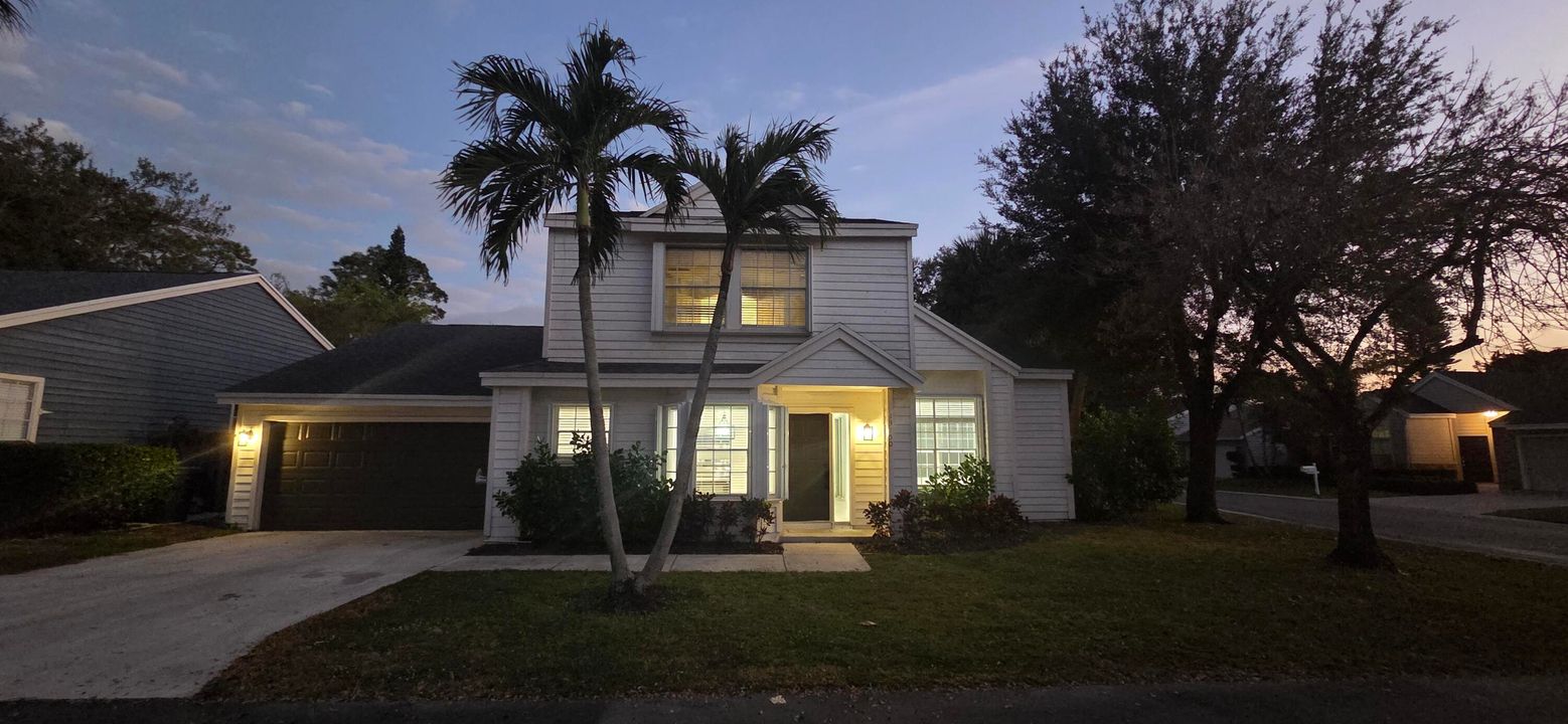 For Rent: $3,600 (3 beds, 2 baths, 1566 Square Feet)