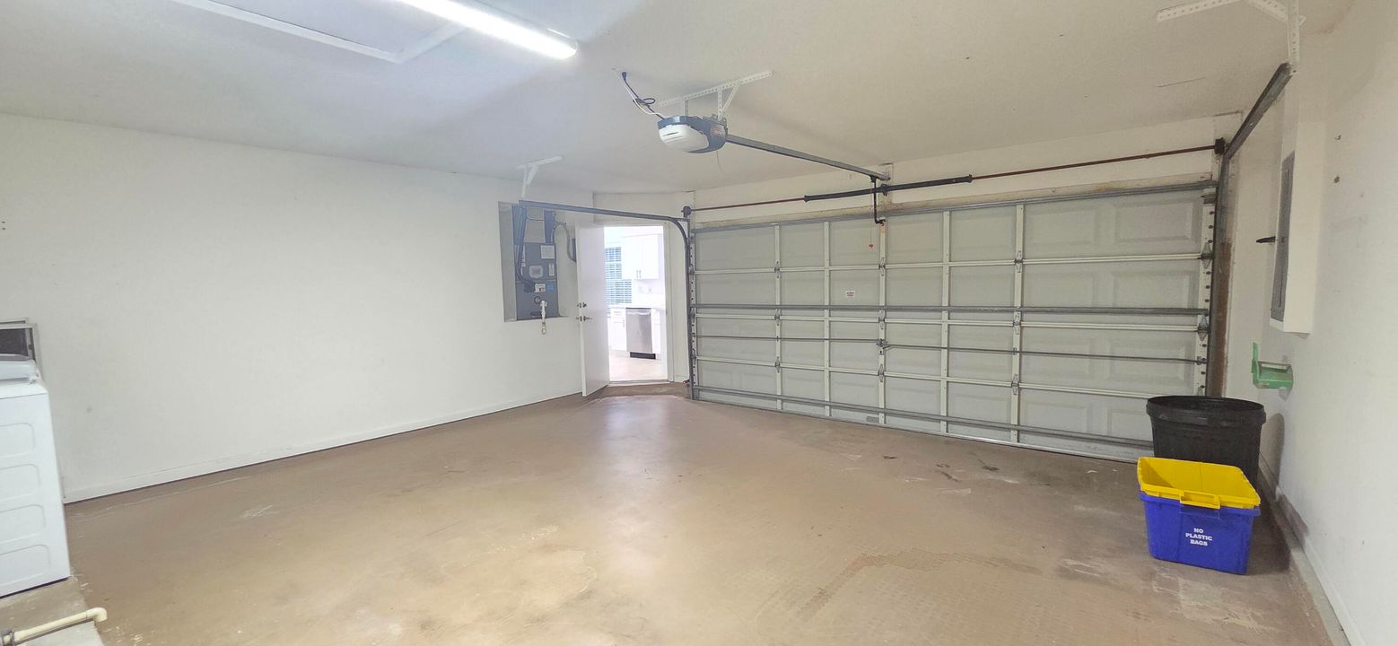 For Rent: $3,600 (3 beds, 2 baths, 1566 Square Feet)