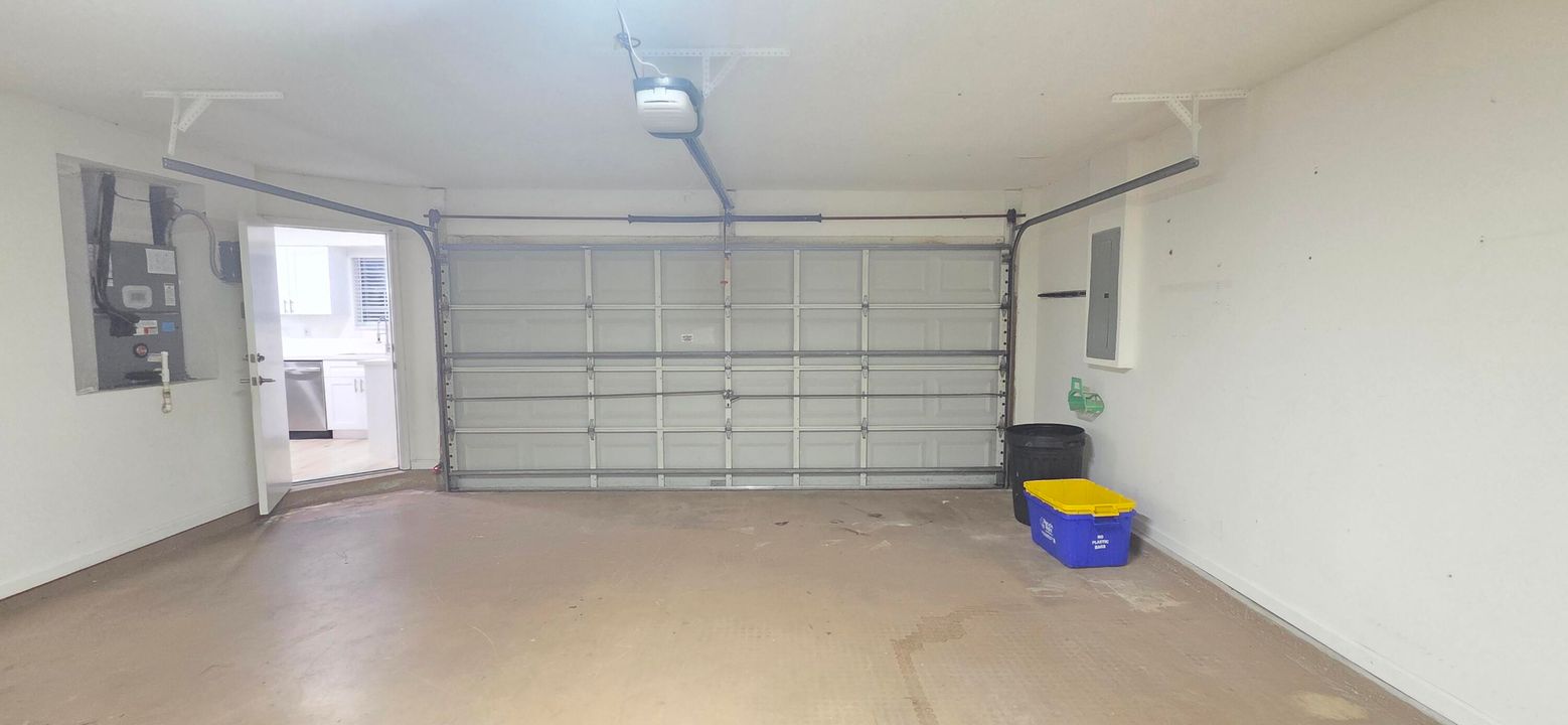 For Rent: $3,600 (3 beds, 2 baths, 1566 Square Feet)