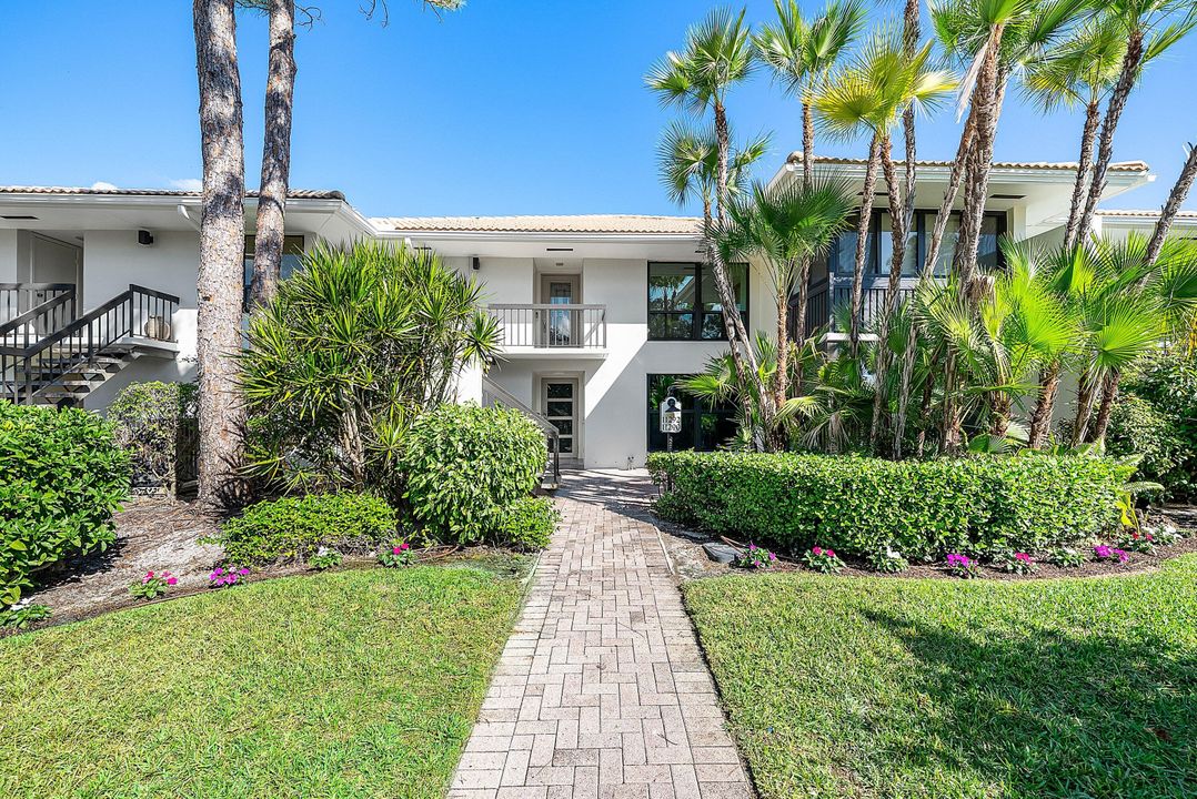 For Sale: $760,000 (3 beds, 2 baths, 1958 Square Feet)