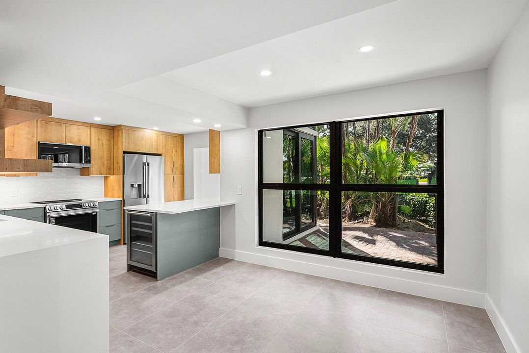 For Sale: $760,000 (3 beds, 2 baths, 1958 Square Feet)