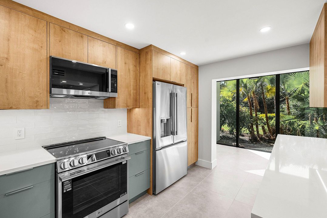 For Sale: $760,000 (3 beds, 2 baths, 1958 Square Feet)