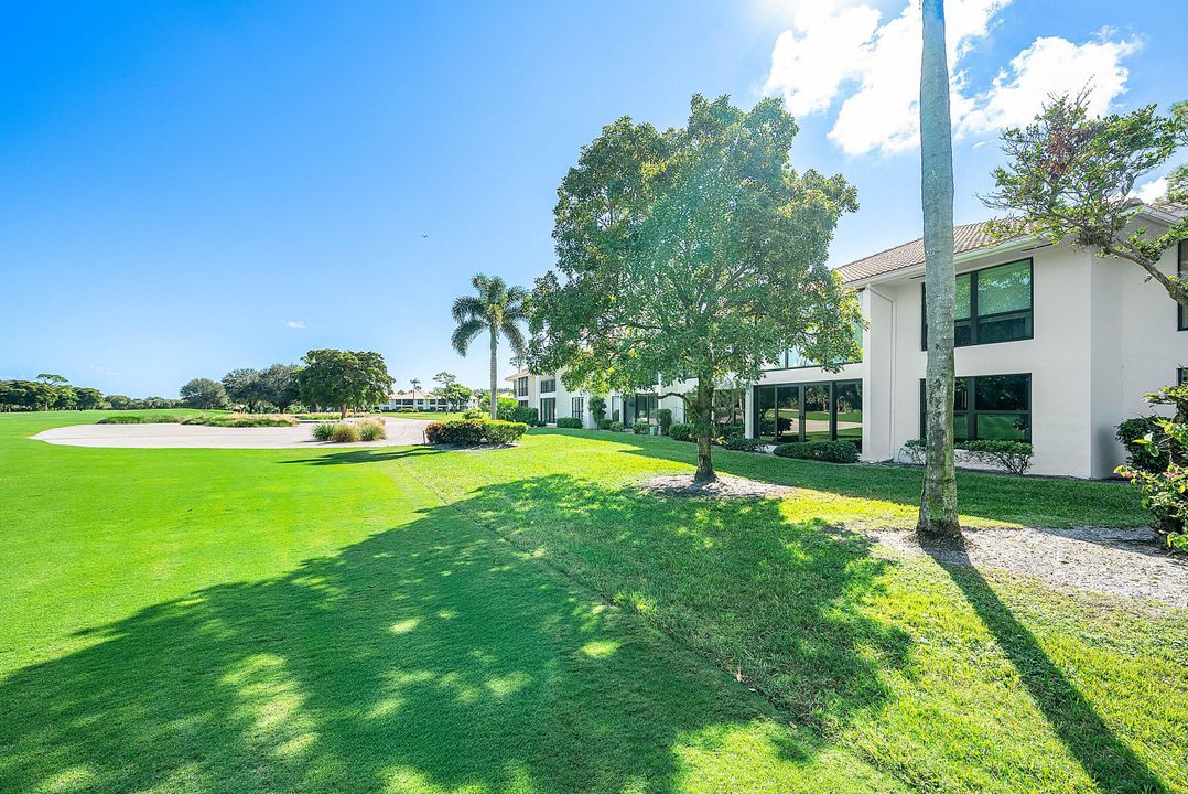 For Sale: $760,000 (3 beds, 2 baths, 1958 Square Feet)