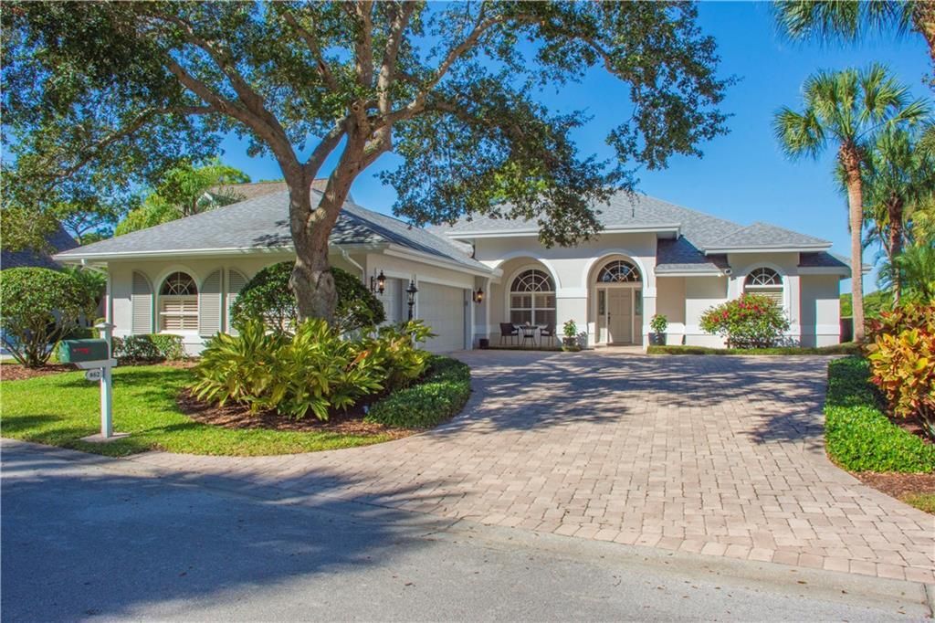 For Sale: $800,000 (4 beds, 3 baths, 3043 Square Feet)