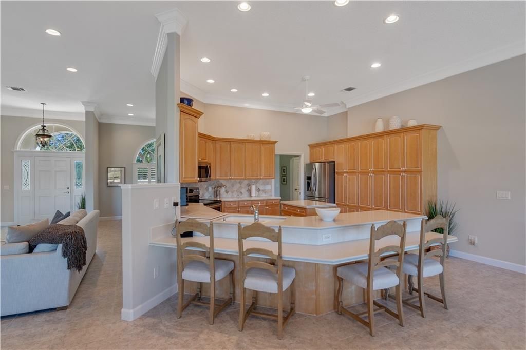 For Sale: $800,000 (4 beds, 3 baths, 3043 Square Feet)