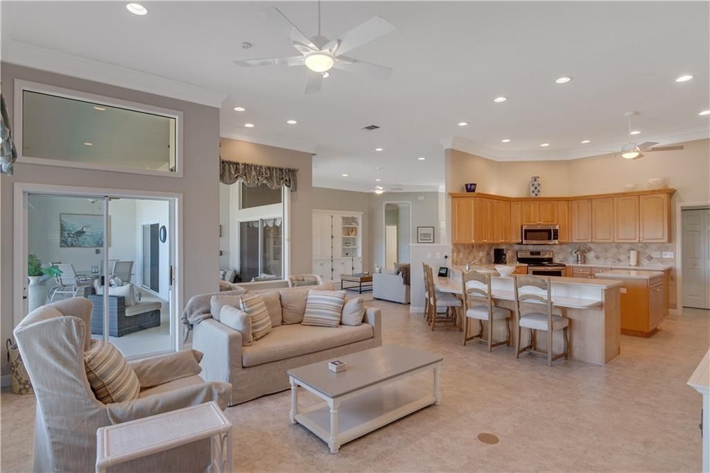 For Sale: $800,000 (4 beds, 3 baths, 3043 Square Feet)