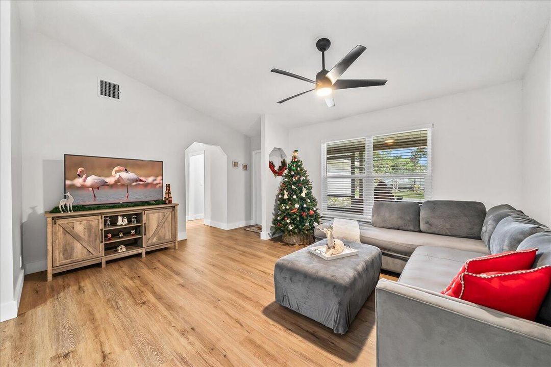 На продажу: $380,000 (3 спален, 2 ванн, 1448 Квадратных фут)