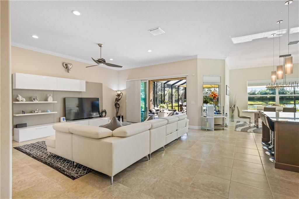 For Sale: $919,000 (3 beds, 2 baths, 2618 Square Feet)