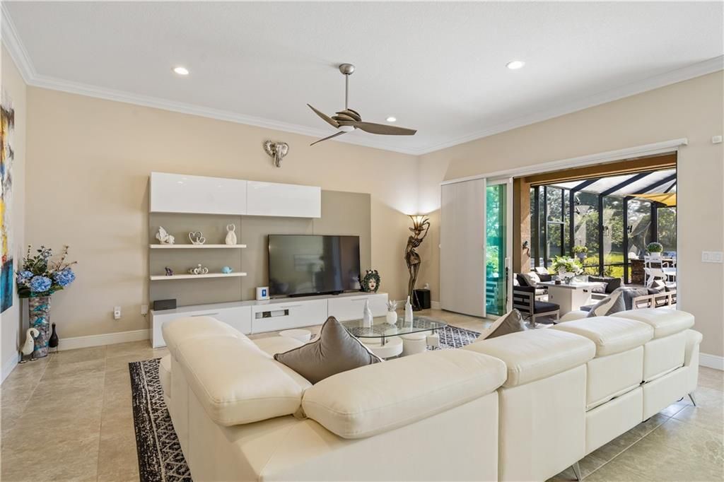 For Sale: $919,000 (3 beds, 2 baths, 2618 Square Feet)