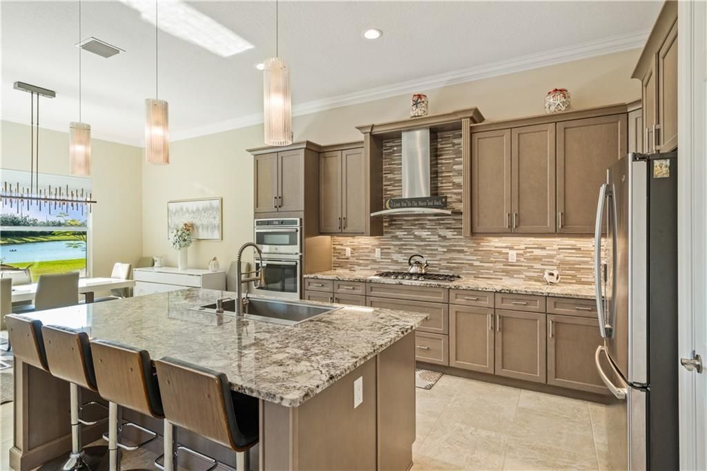 For Sale: $919,000 (3 beds, 2 baths, 2618 Square Feet)