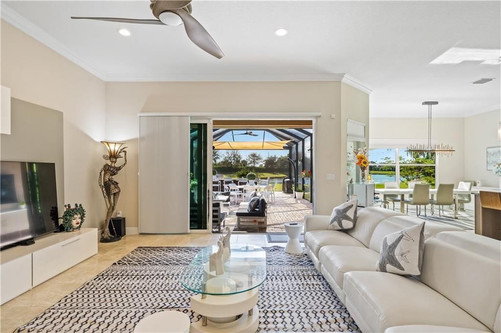 For Sale: $919,000 (3 beds, 2 baths, 2618 Square Feet)