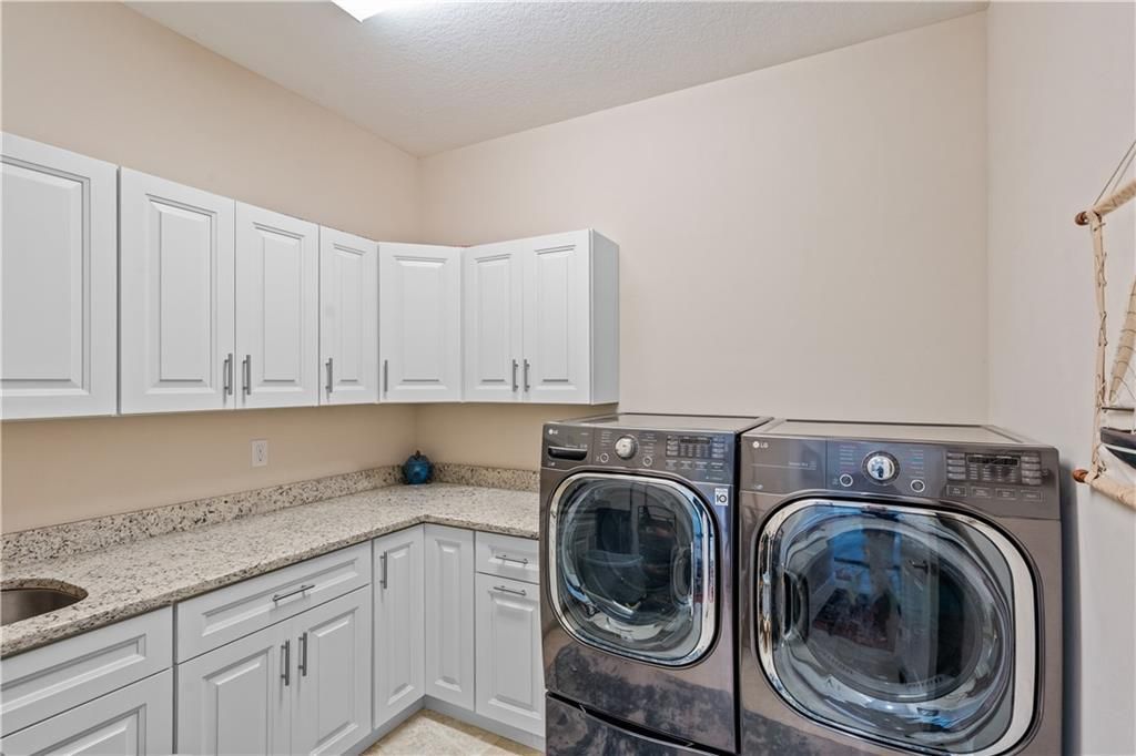 For Sale: $919,000 (3 beds, 2 baths, 2618 Square Feet)