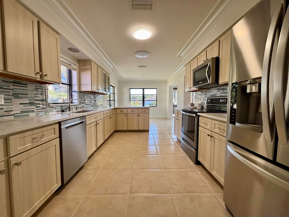 For Sale: $489,000 (3 beds, 2 baths, 2210 Square Feet)