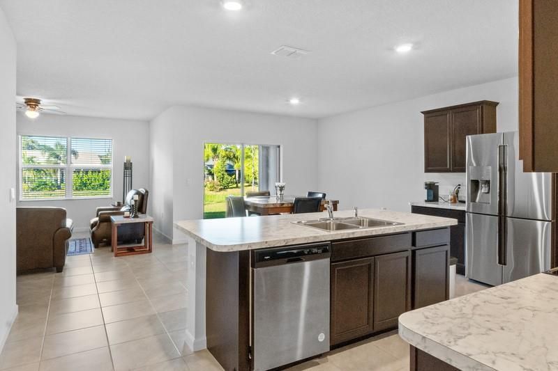 For Sale: $365,000 (4 beds, 2 baths, 1851 Square Feet)